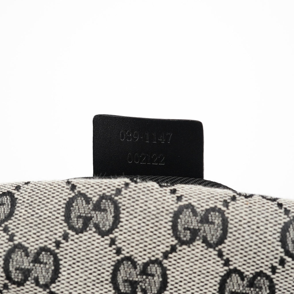 039 1147 Grey GG Handbag