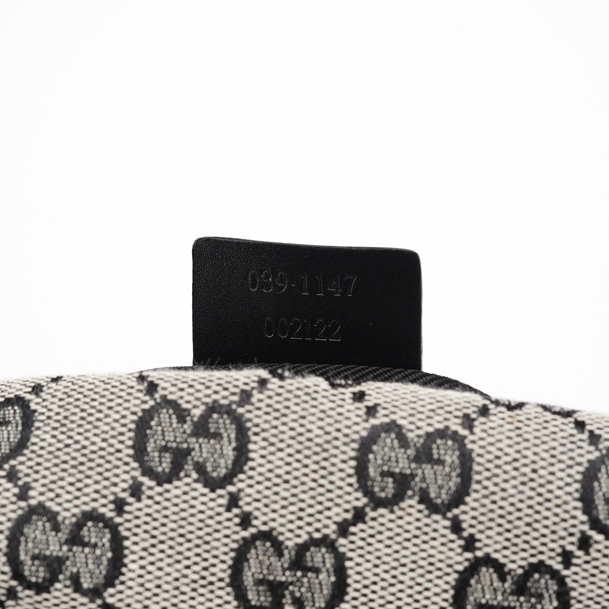 039 1147 Grey GG Handbag