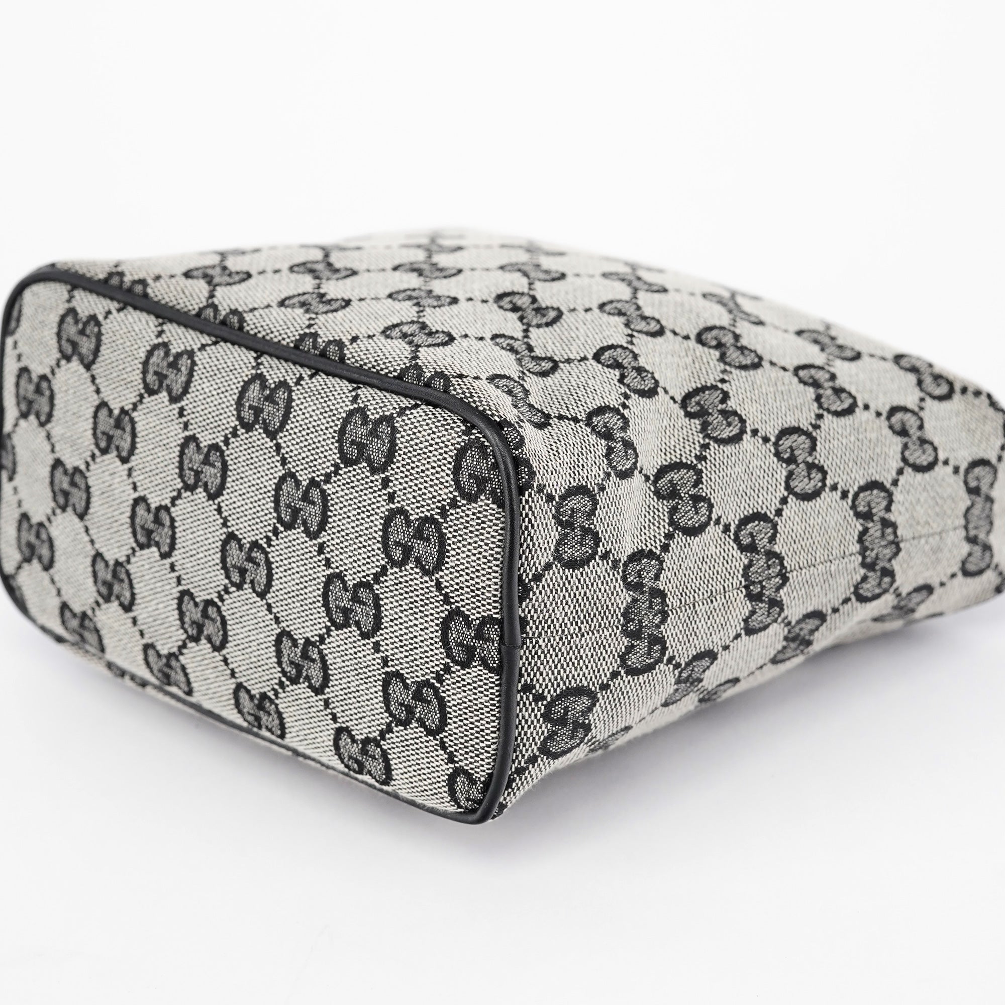 039 1147 Grey GG Handbag