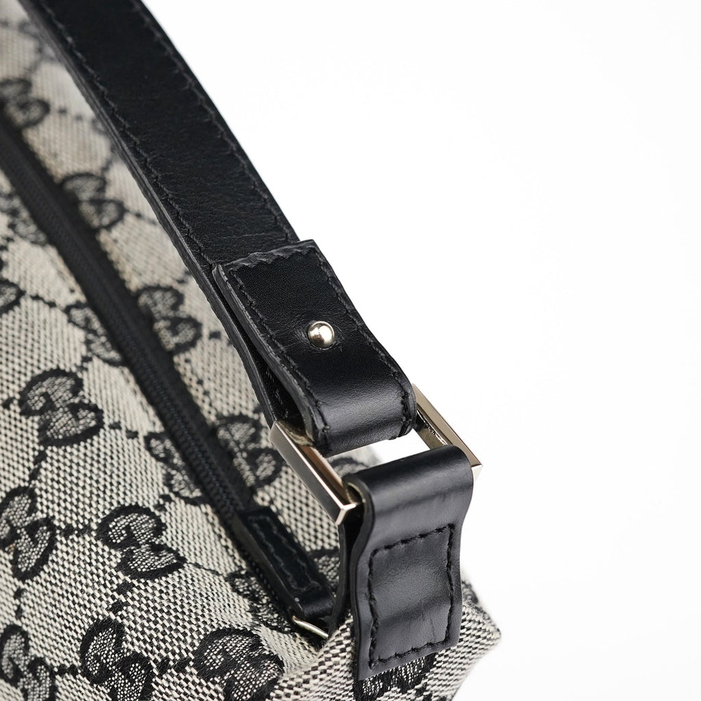 039 1147 Grey GG Handbag