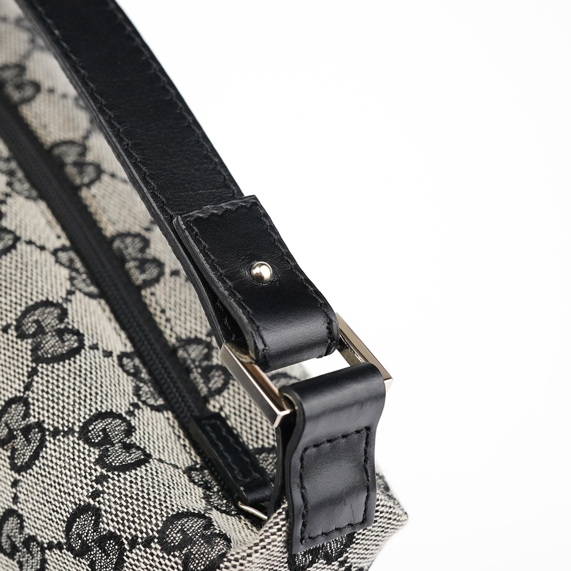 039 1147 Grey GG Handbag