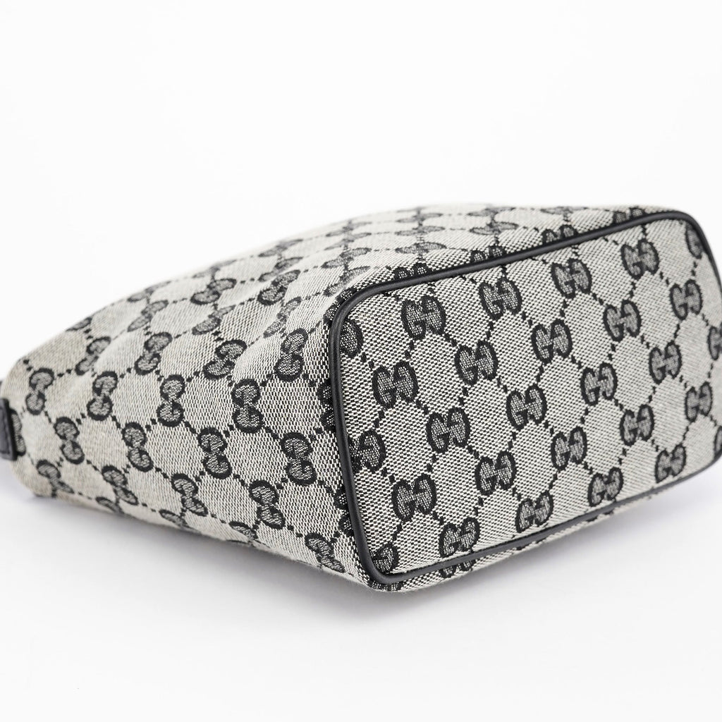 039 1147 Grey GG Handbag