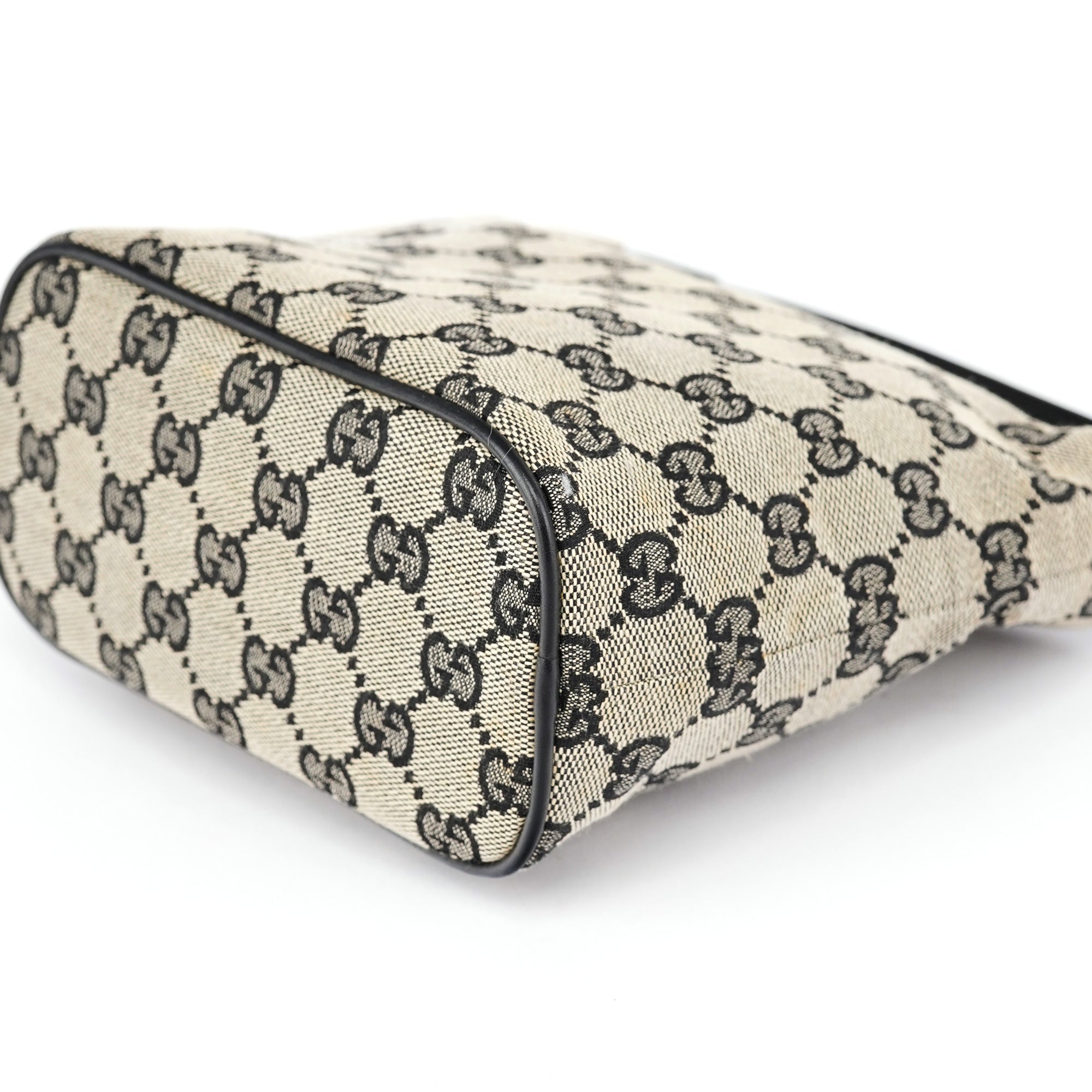 039 1147 Grey GG Handbag