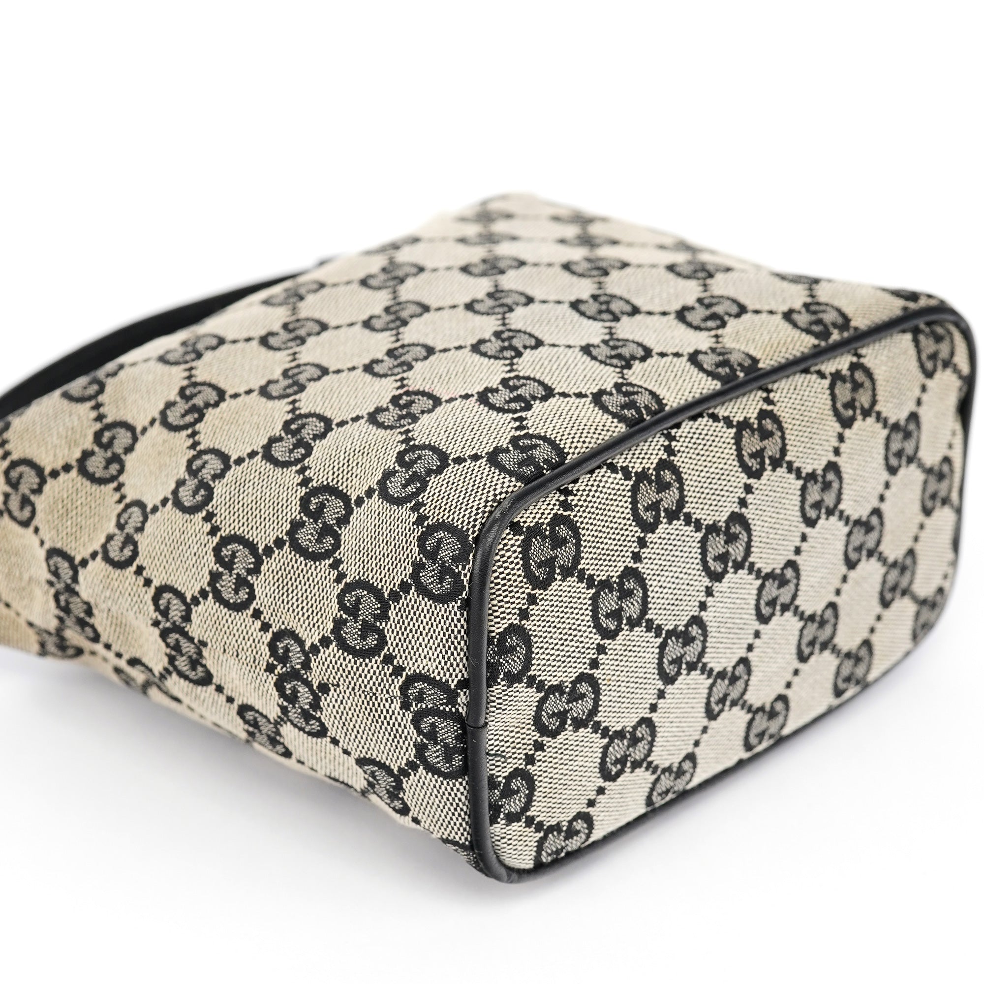 039 1147 Grey GG Handbag