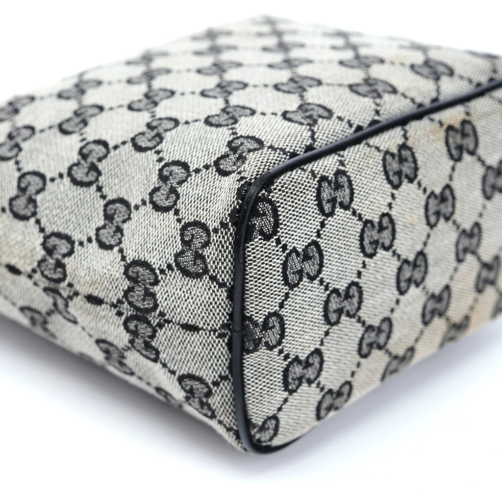 039 1147 Grey GG Handbag