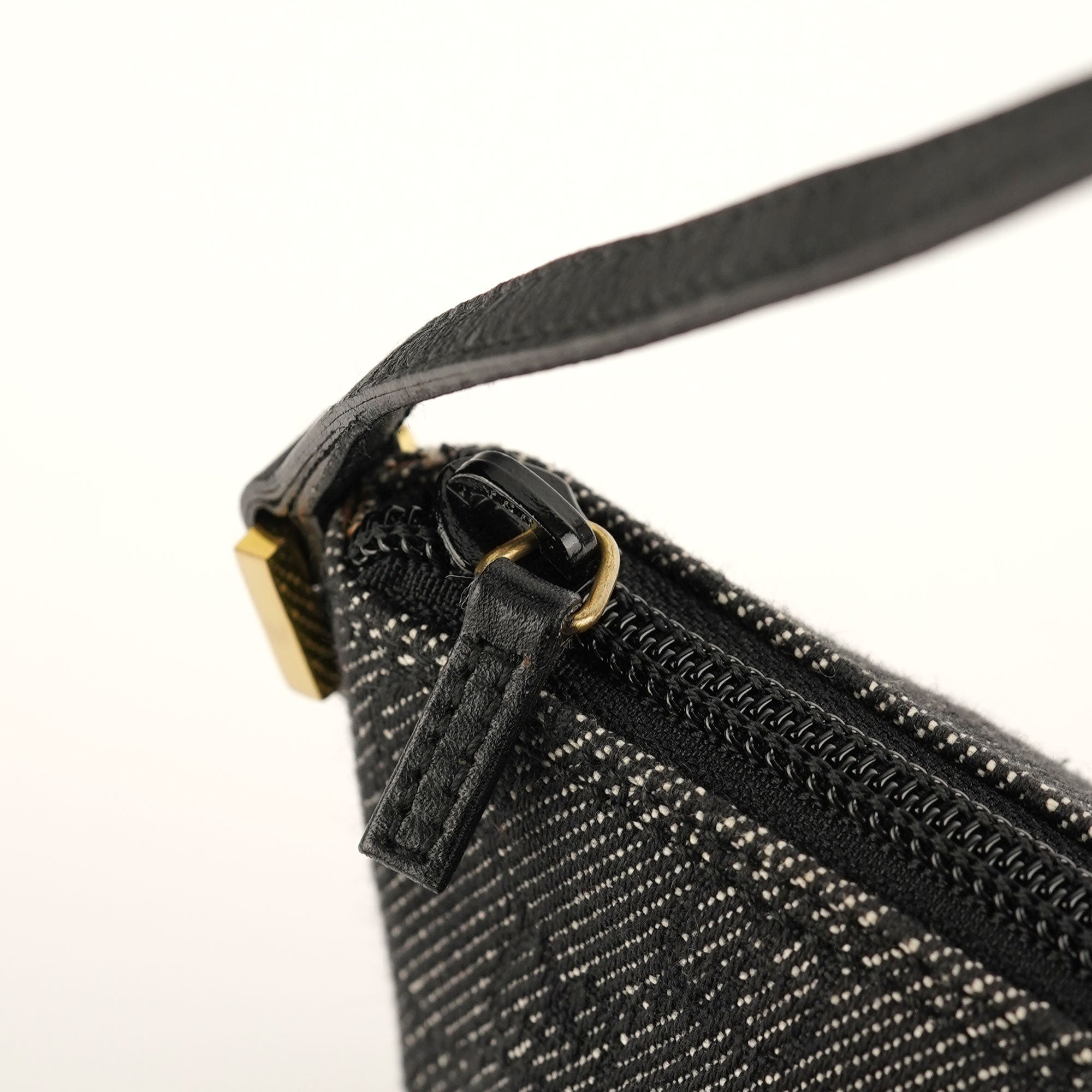 07198 Antrhacite Denim GG Boat Pochette