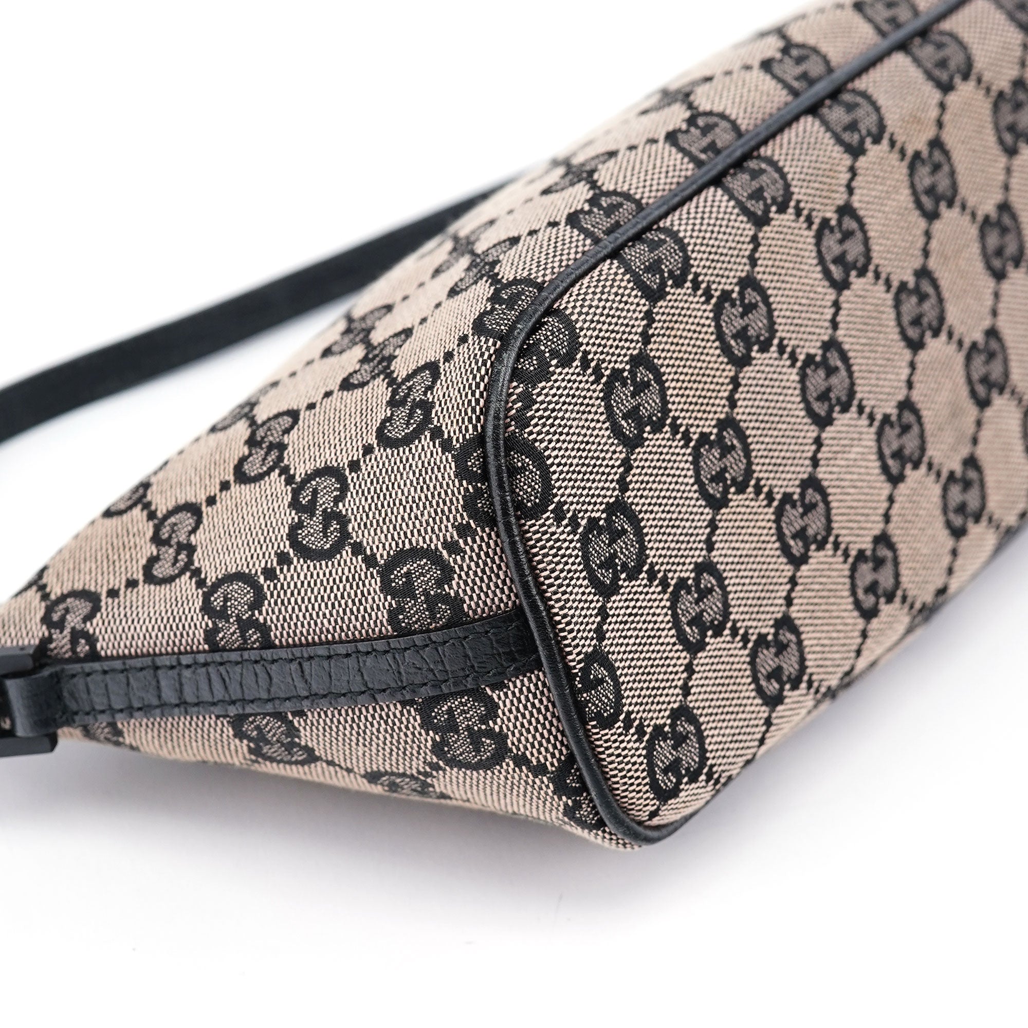 07198 Beige Matte Black GG Boat Pochette