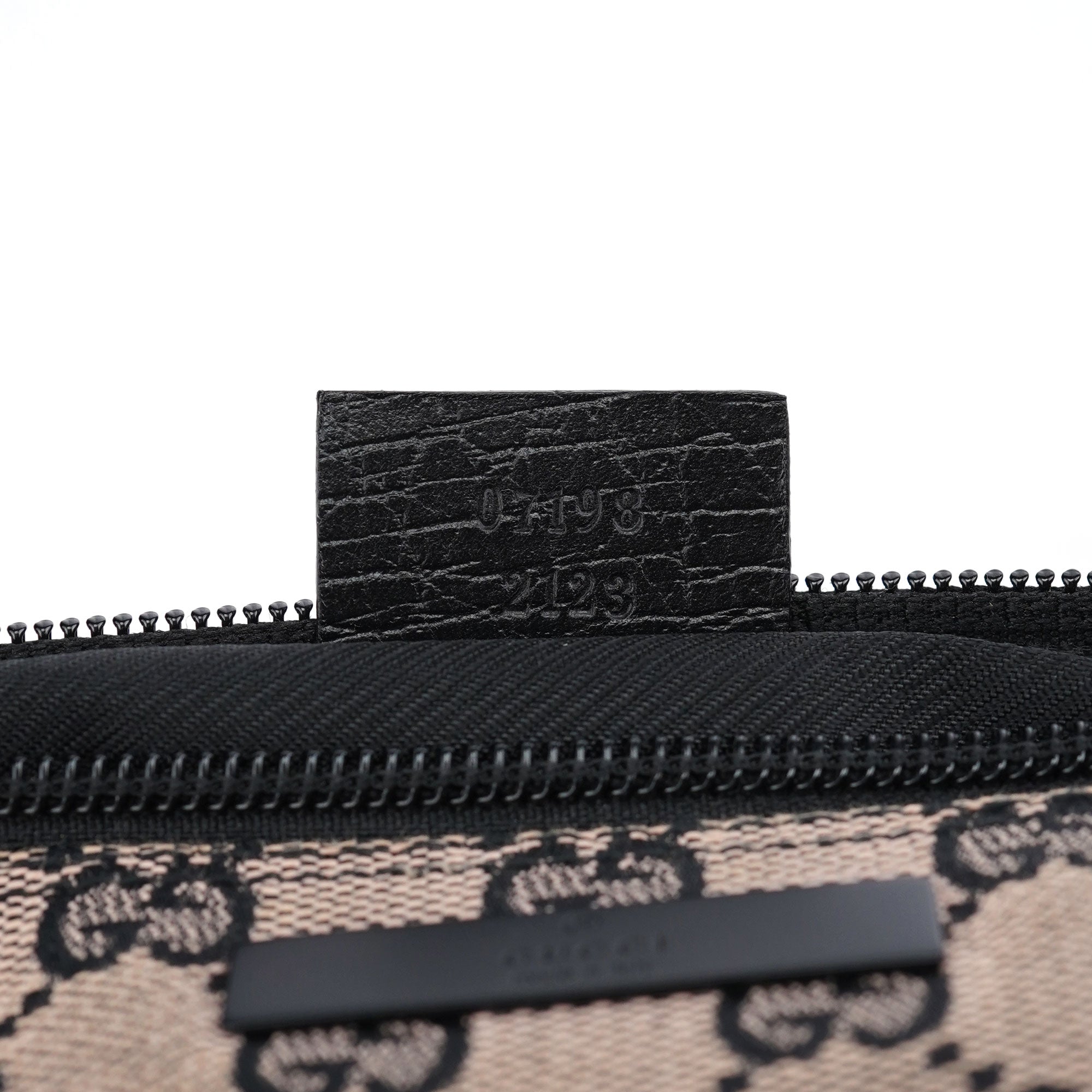 07198 Beige Matte Black GG Boat Pochette