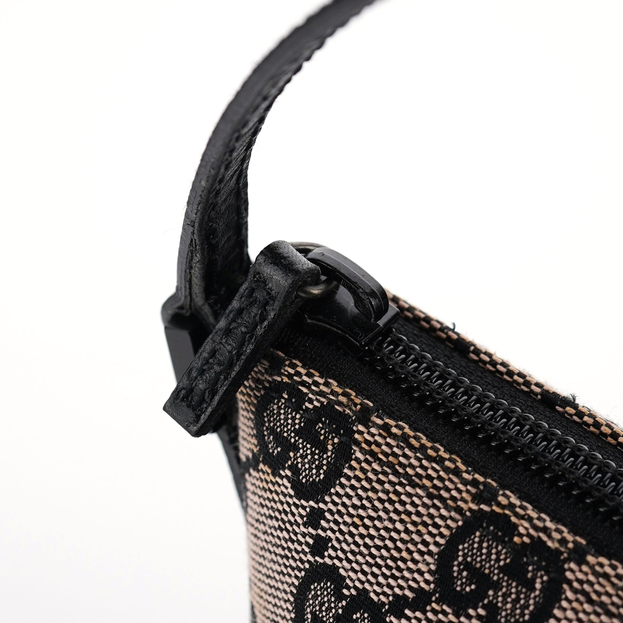 07198 Beige Matte Black GG Boat Pochette