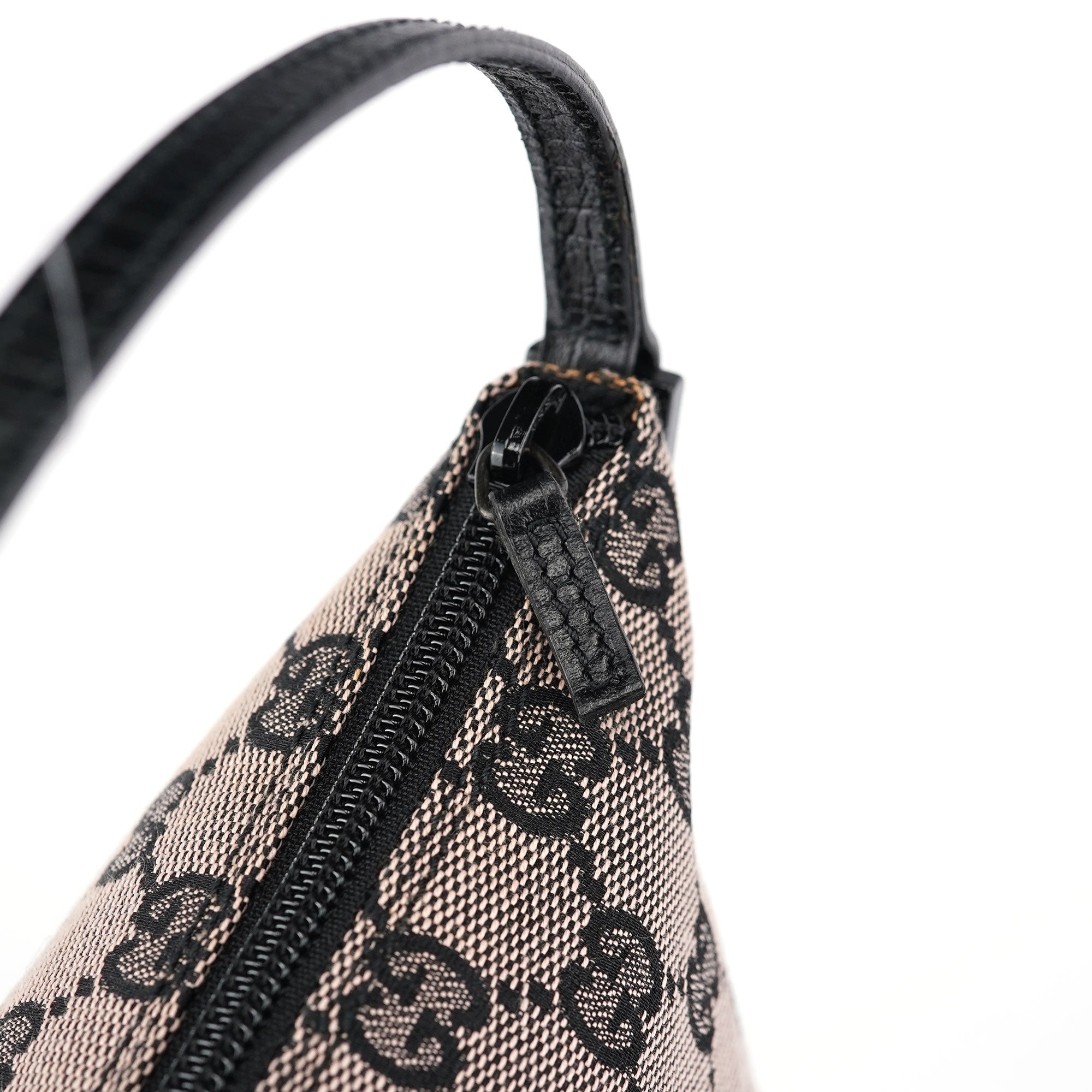 07198 Beige Matte Black GG Boat Pochette