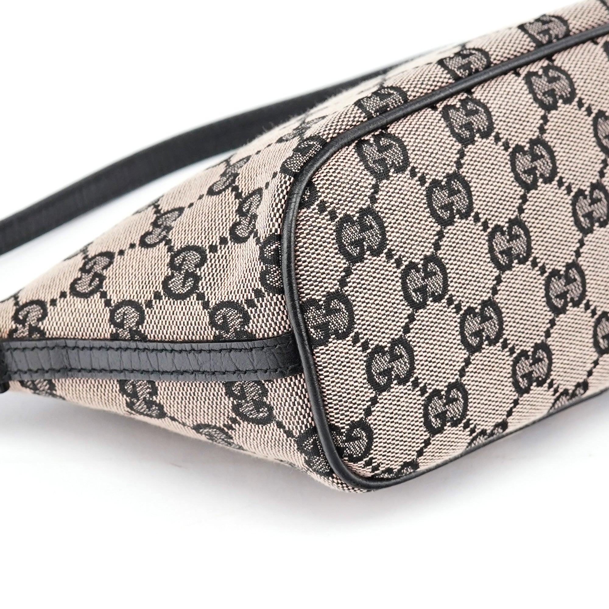 07198 Beige Matte Black GG Boat Pochette