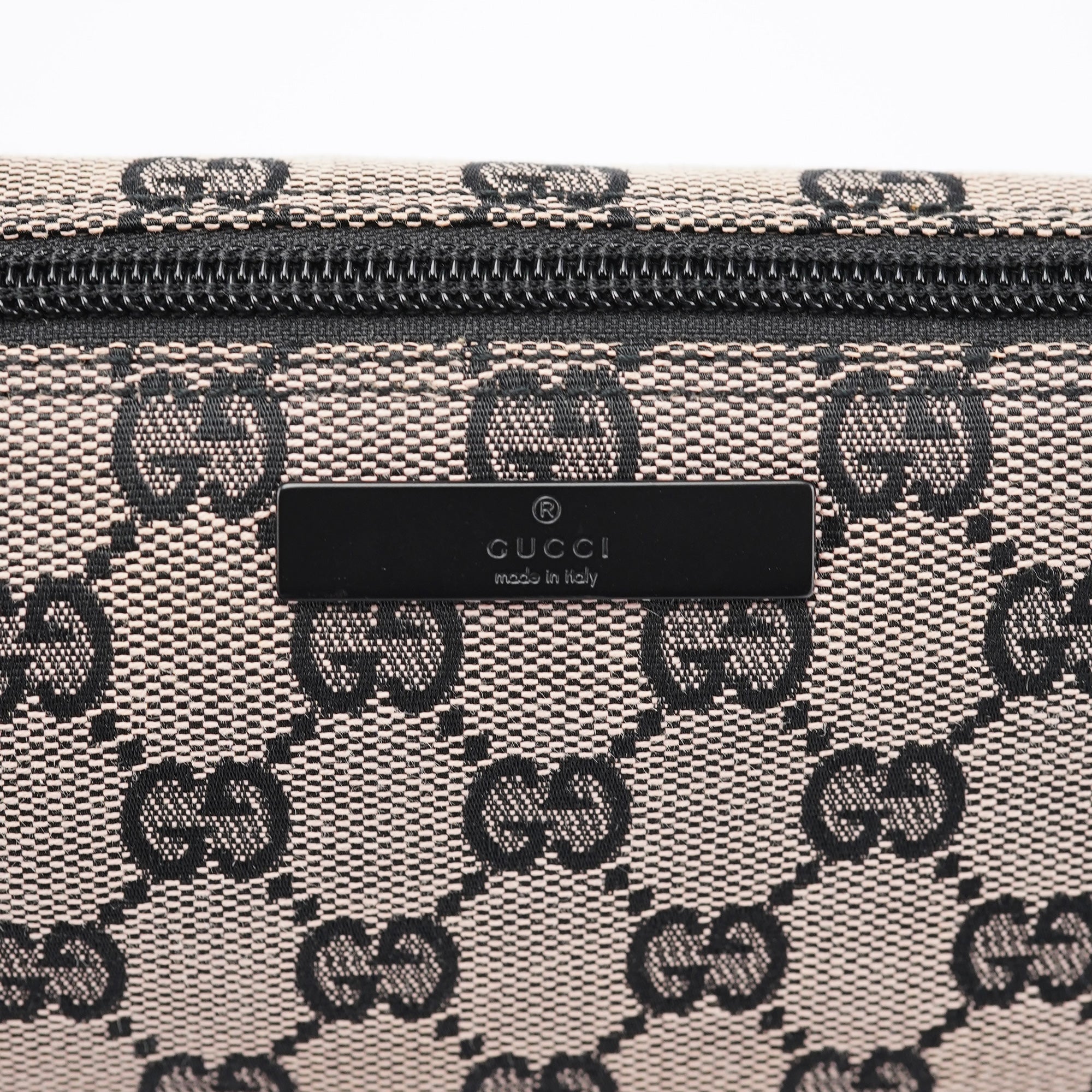 07198 Beige Matte Black GG Boat Pochette
