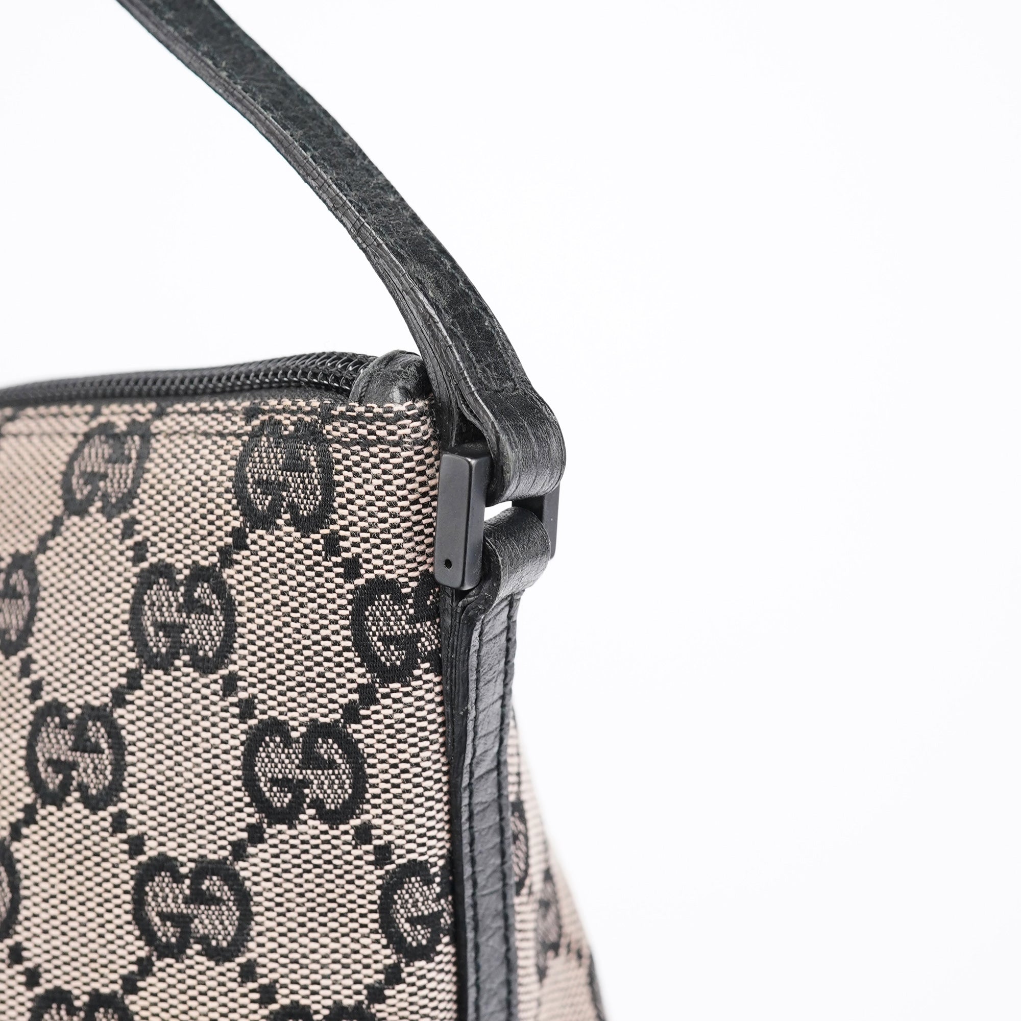 07198 Beige Matte Black GG Boat Pochette