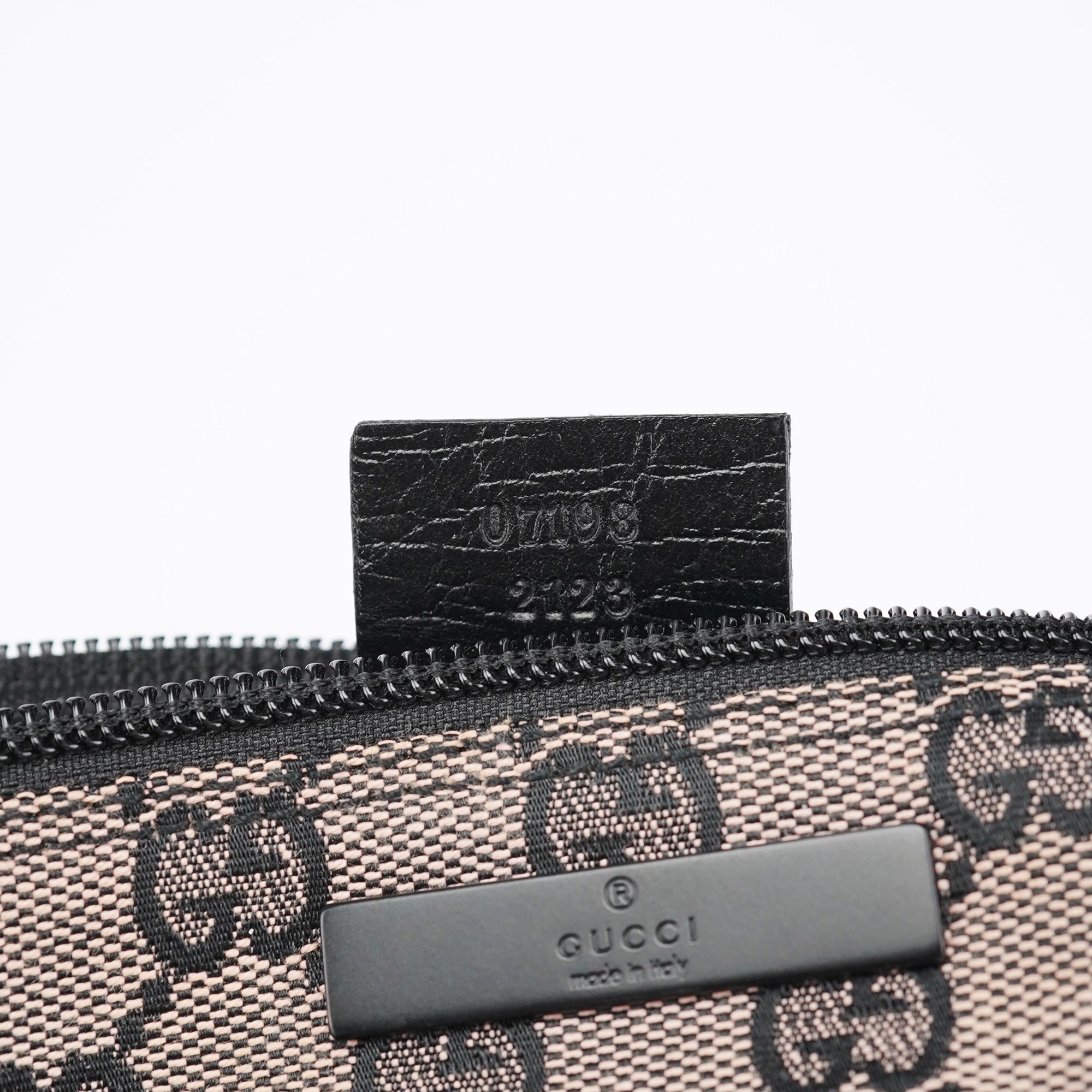 07198 Beige Matte Black GG Boat Pochette