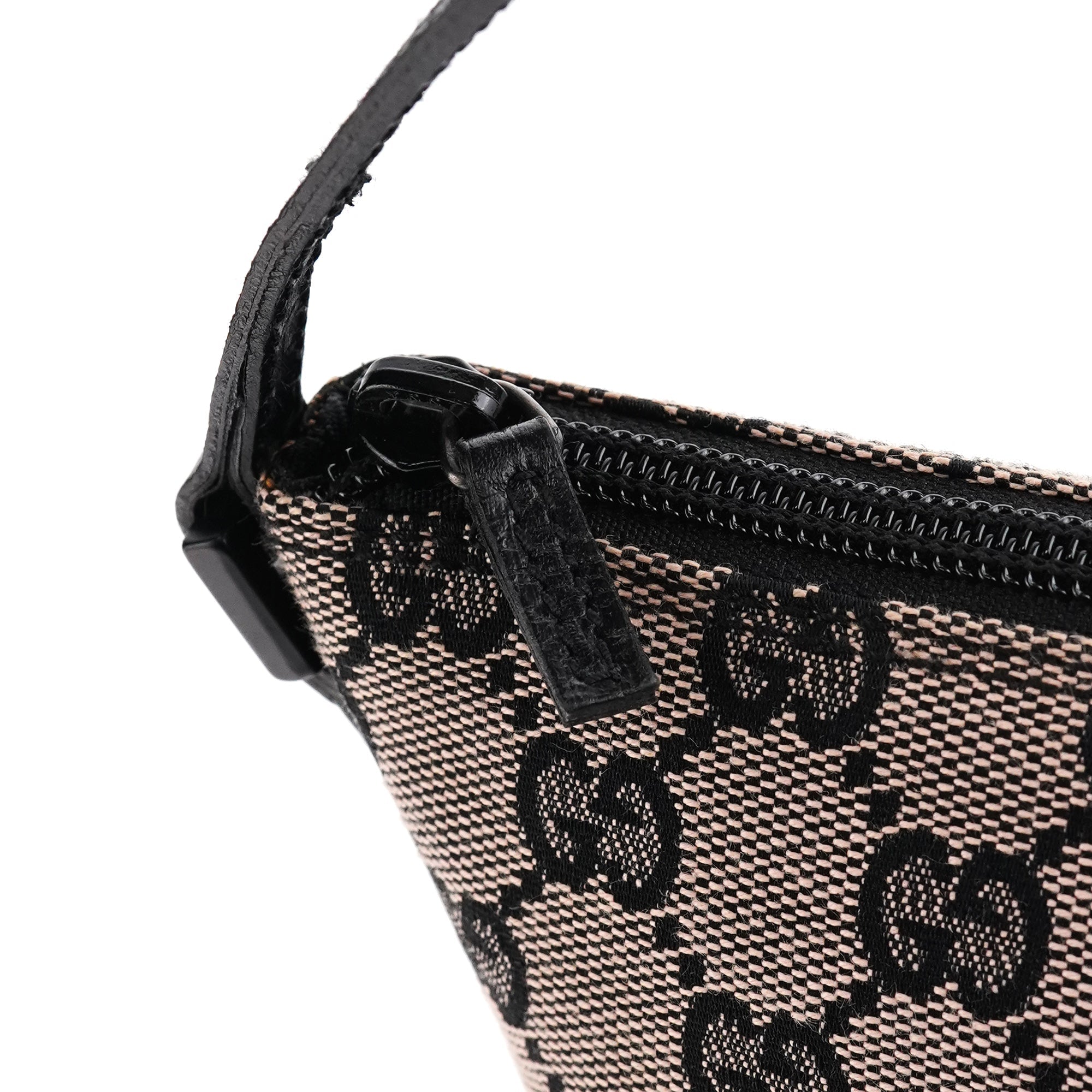 07198 Beige Matte Black GG Boat Pochette