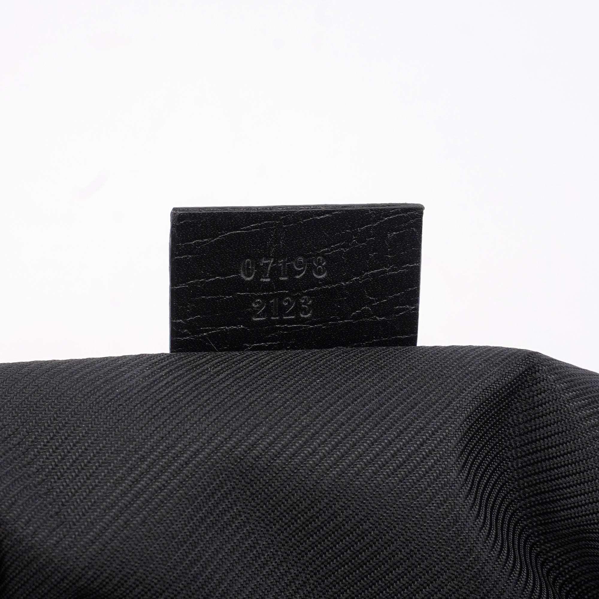 07198 Black GG Boat