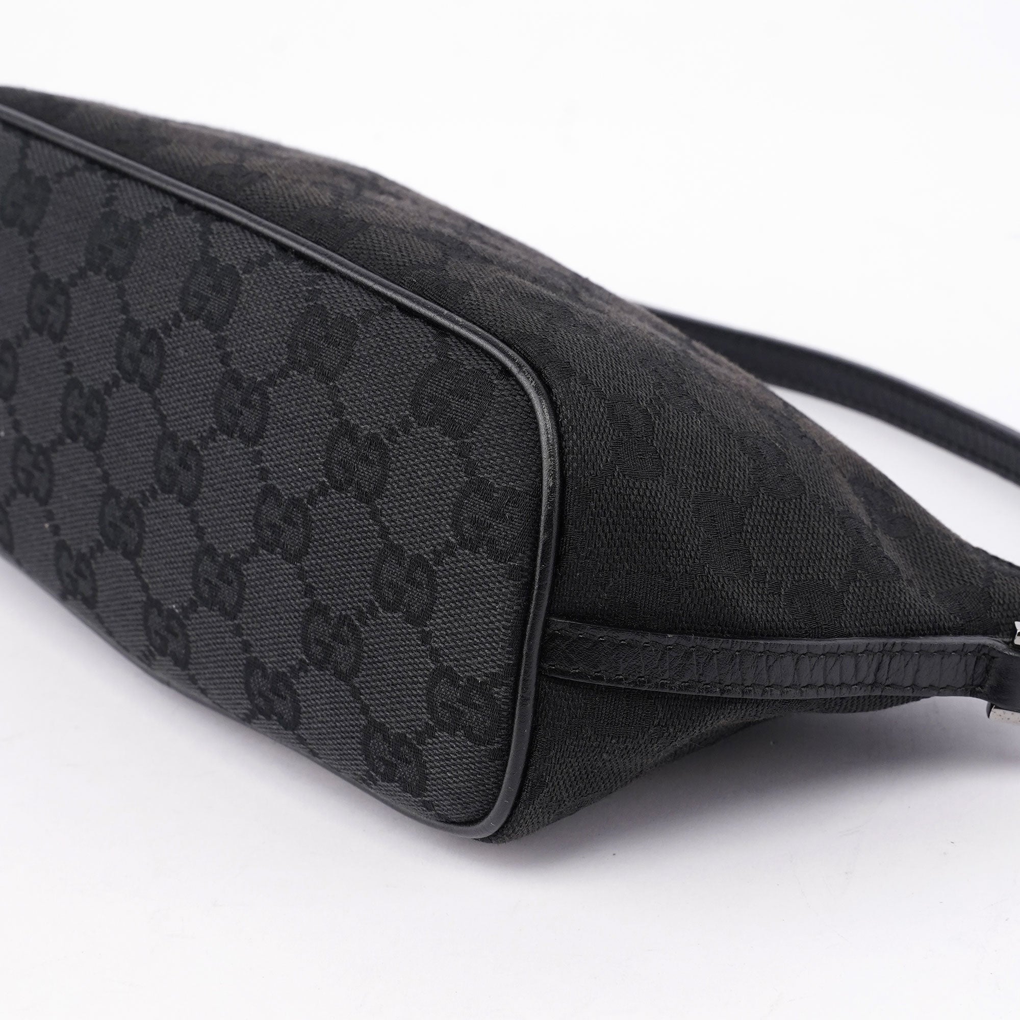 07198 Black GG Boat