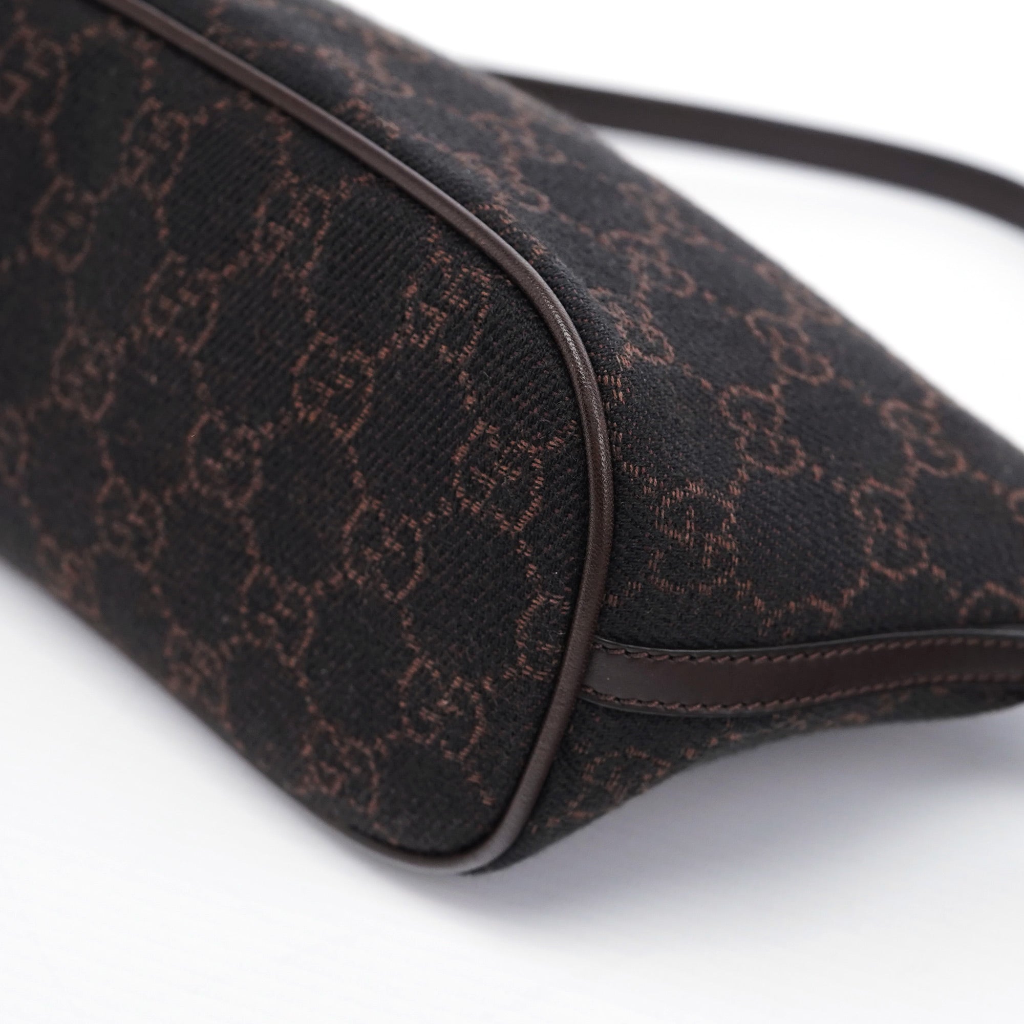 07198 Brown GG Boat Pochette