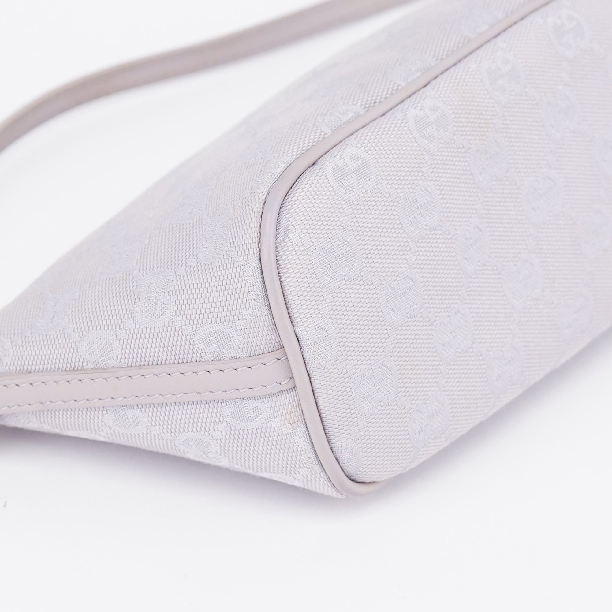 07198 Lavender GG Boat Pochette