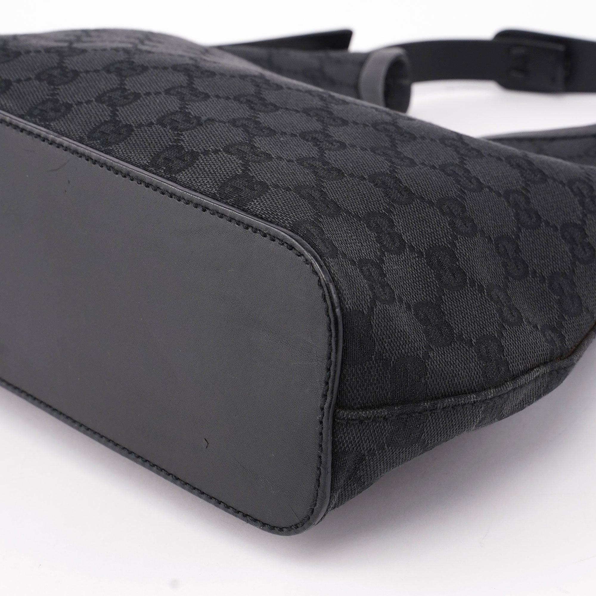 106242 Black GG Shoulder Bag