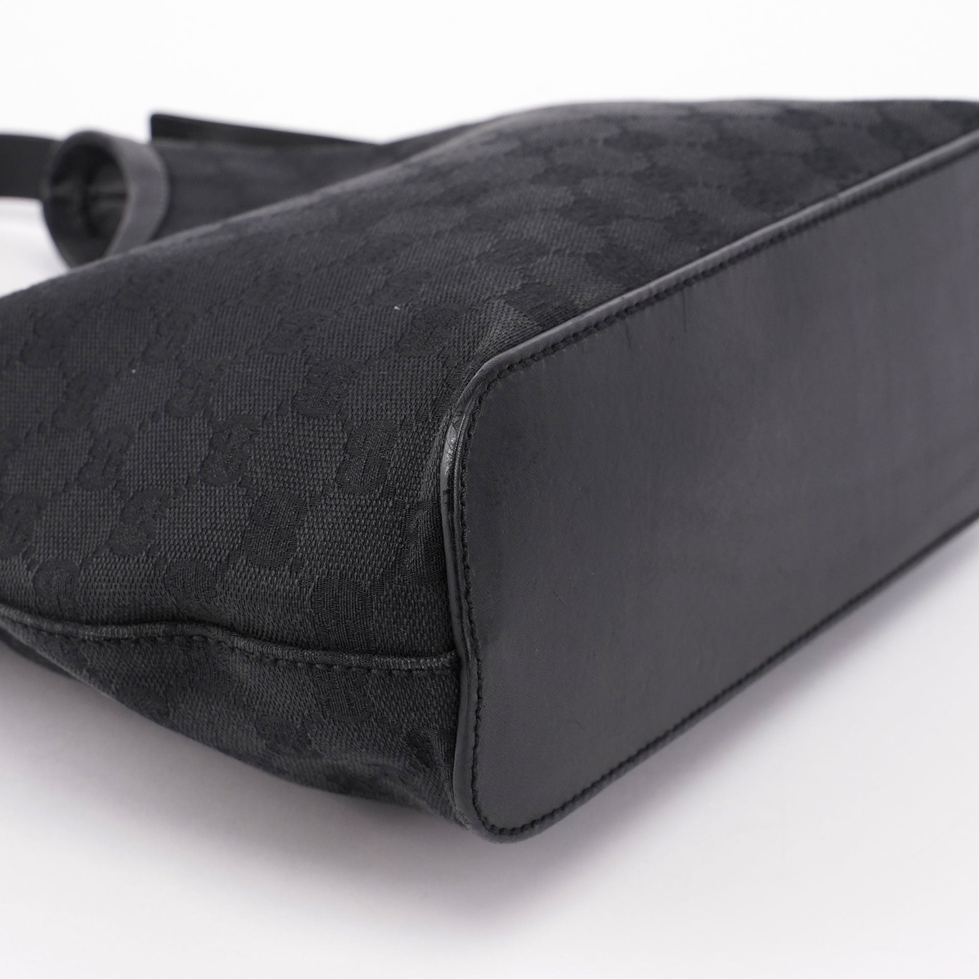 106242 Black GG Shoulder Bag
