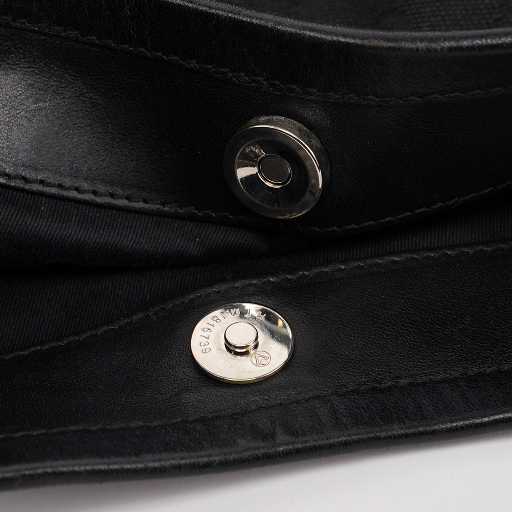 106242 Black GG Shoulder Bag