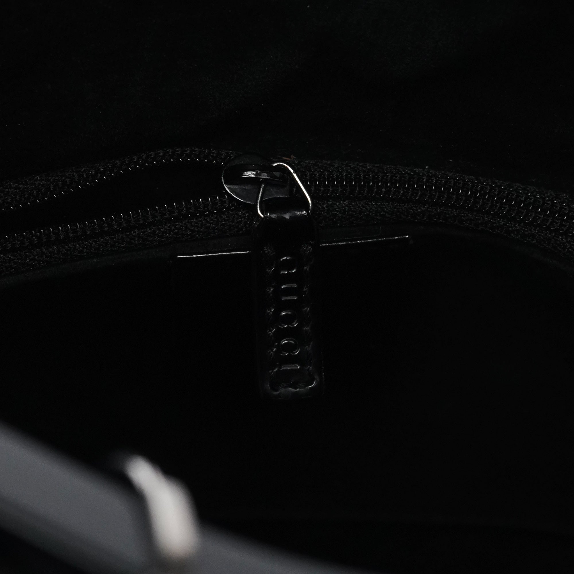 1999 Black GG Canvas Loop Shoulder Bag