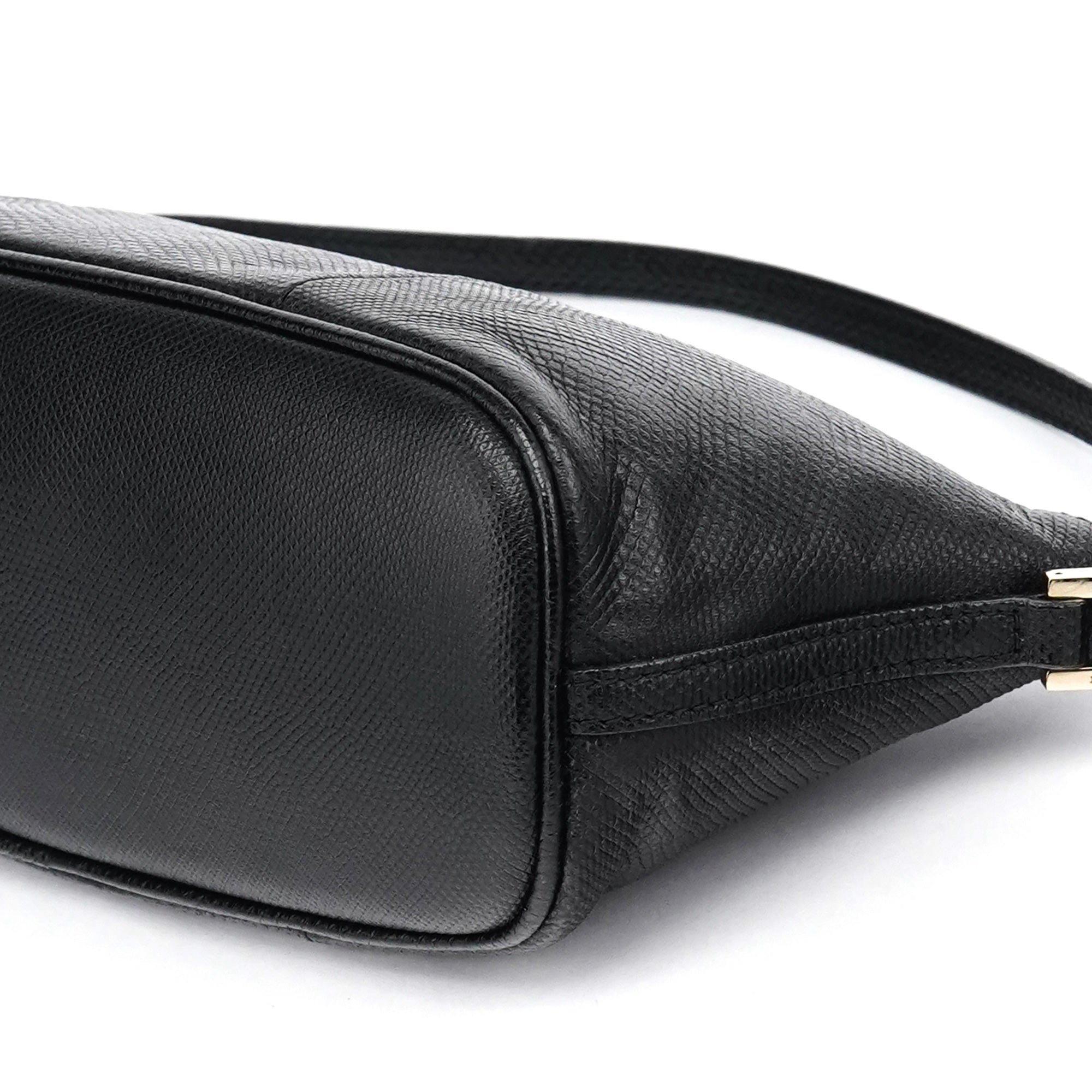 250001 Black Lizard Embossed Leather Boat Pochette
