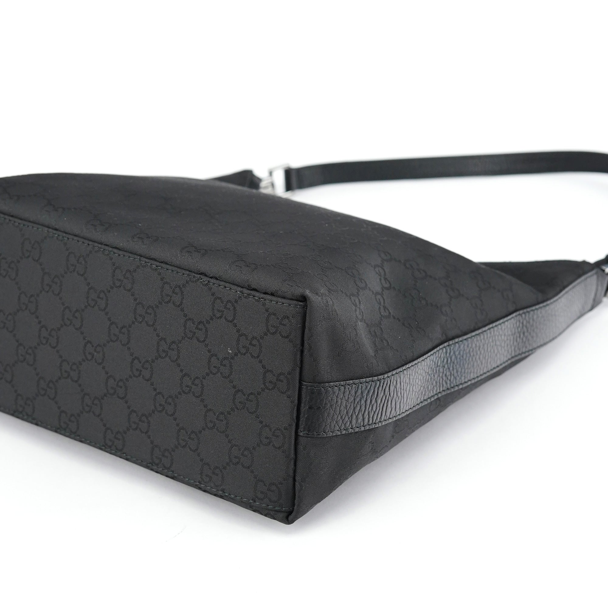 28335 Black GG Shoulder Bag