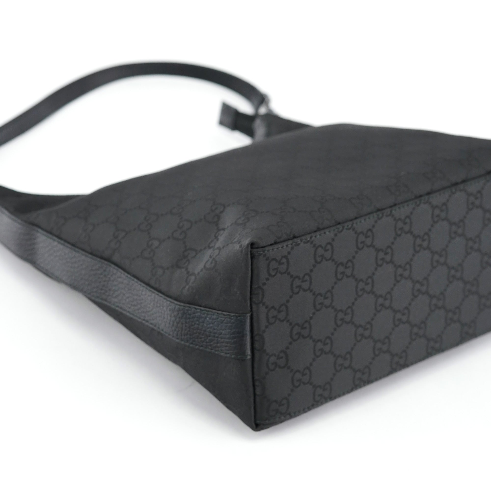28335 Black GG Shoulder Bag