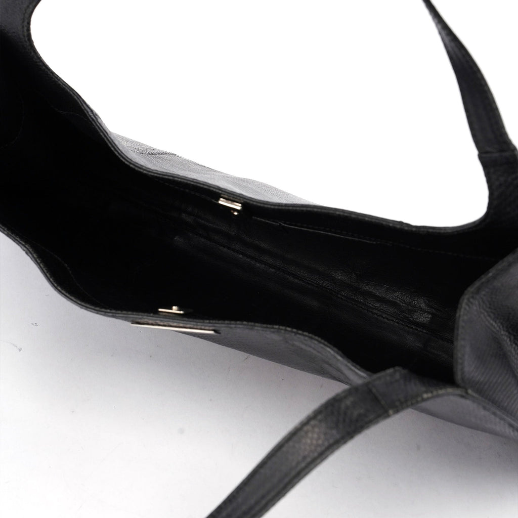 5312. Gucci Black Lizard Embossed Shoulder Bag