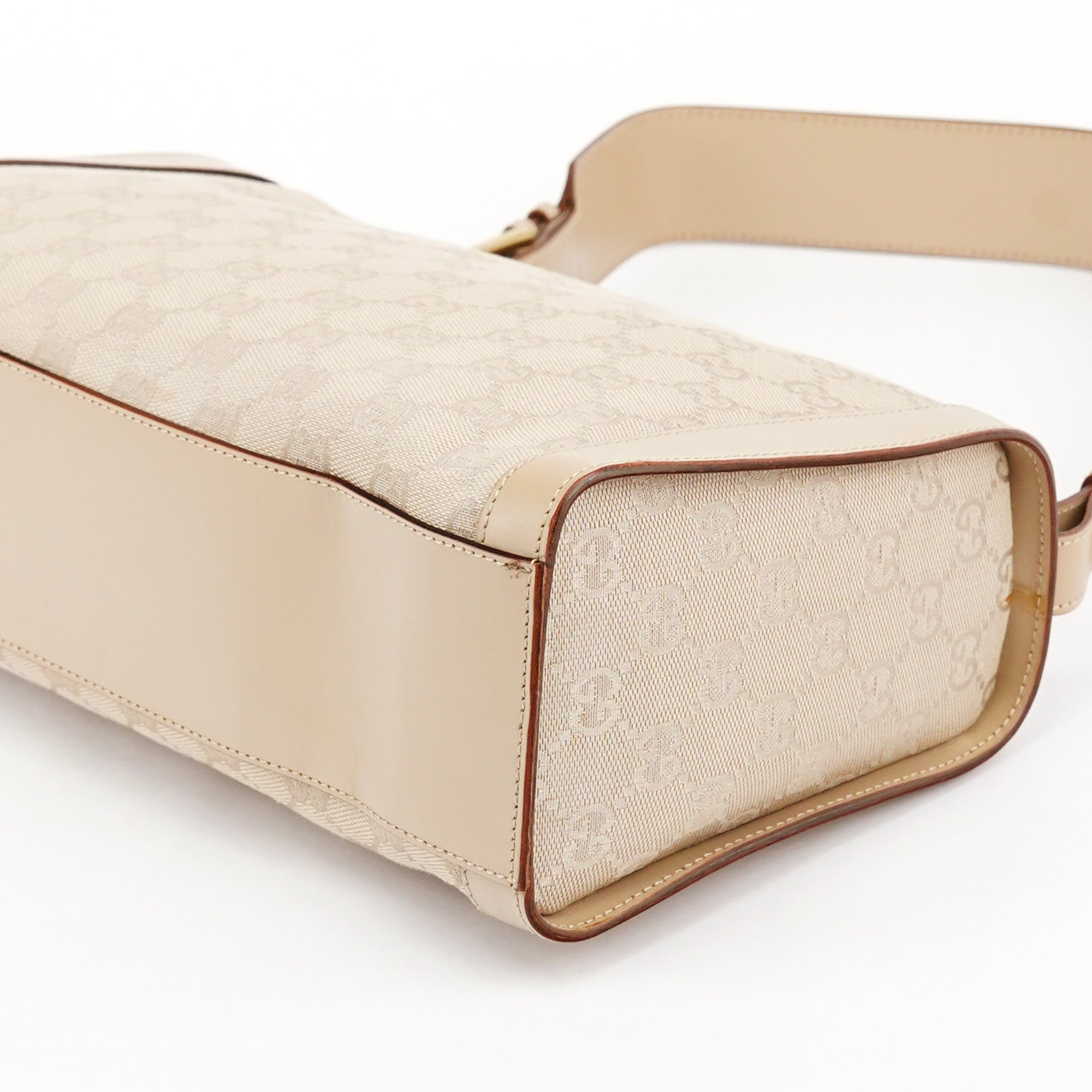92706 Beige GG Canvas Shoulder Bag