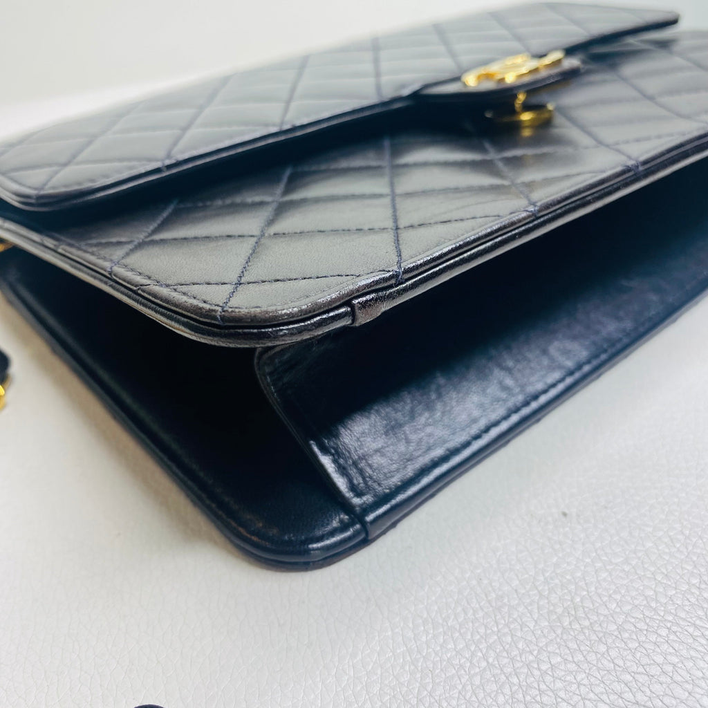 CHANEL Vintage Black Quilted Lambskin Leather Medium Single Chain Flap Bag in NEW CONDITION