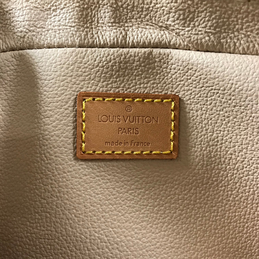 LOUIS VUITTON Monogram Truth Toilette 23 M47524 Pouch