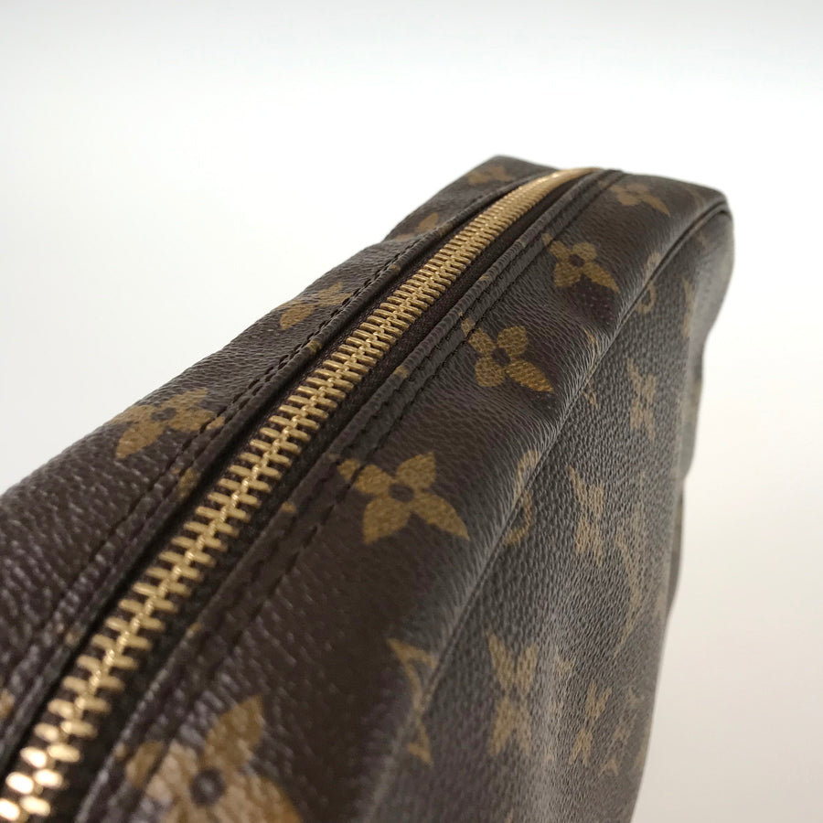LOUIS VUITTON Monogram Truth Toilette 23 M47524 Pouch