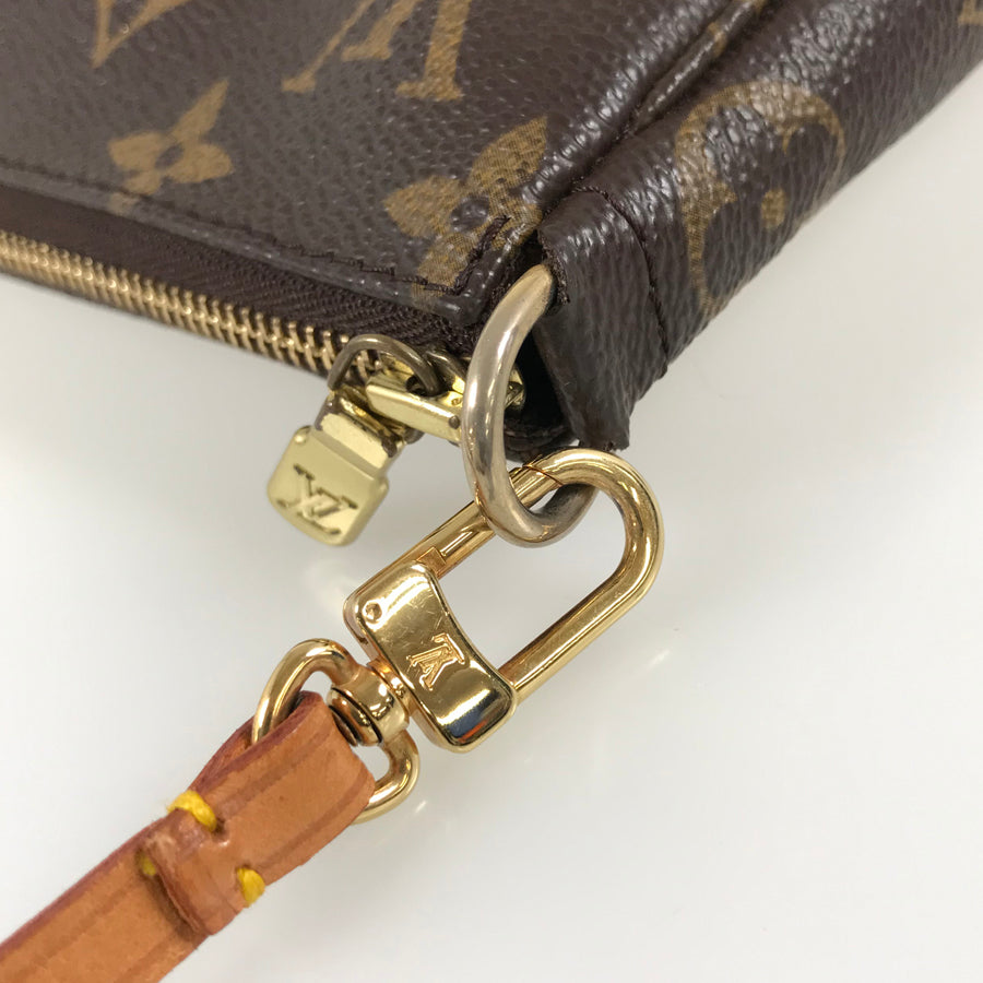 LOUIS VUITTON Monogram Pochette Accessoires M51980 Pouch
