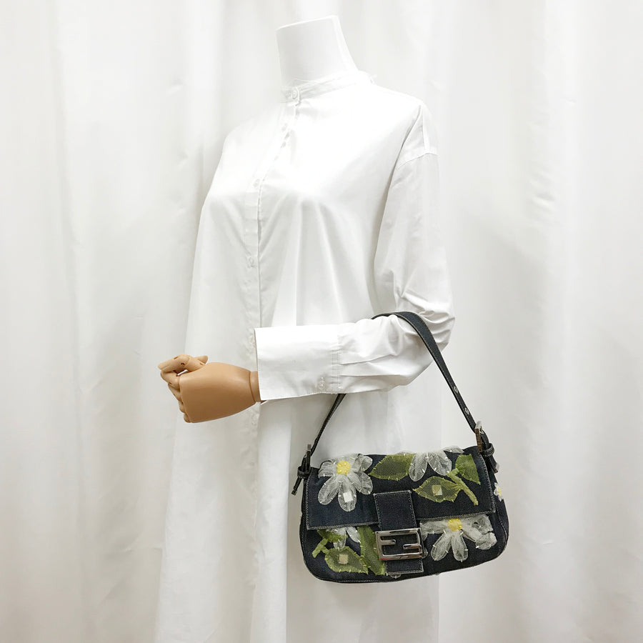 FENDI Mamma baguette 2373 26424 008 Shoulder bag