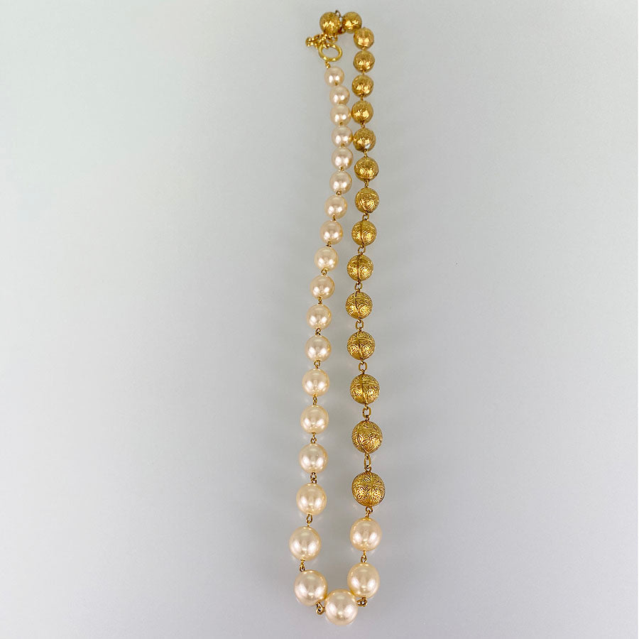 CHANEL Long necklace