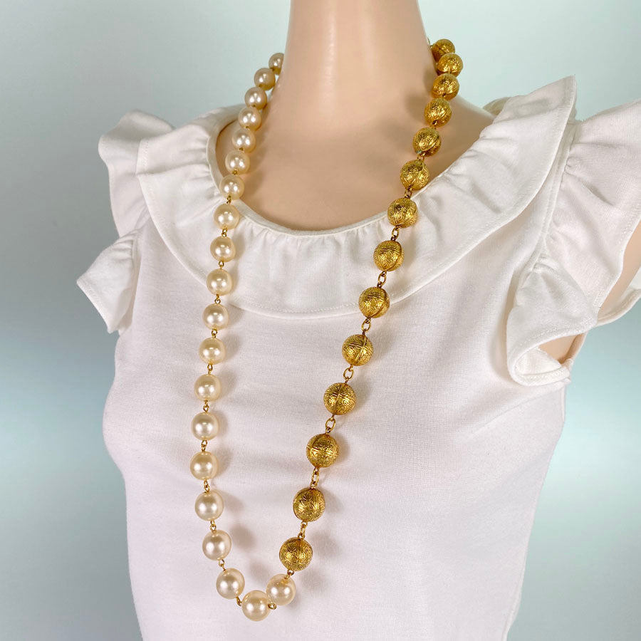 CHANEL Long necklace
