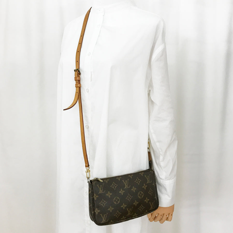 LOUIS VUITTON Monogram Pochette Accessoires M51980 Pouch