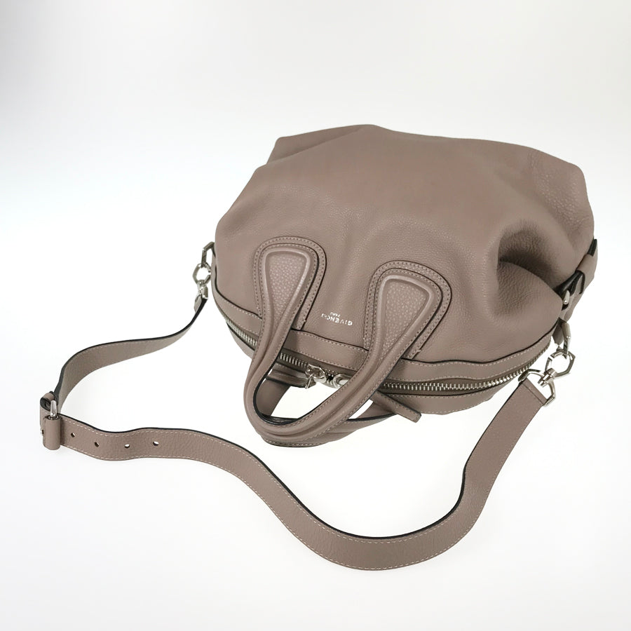 Givenchy Nightingale M BB05097025 286 Hand bag