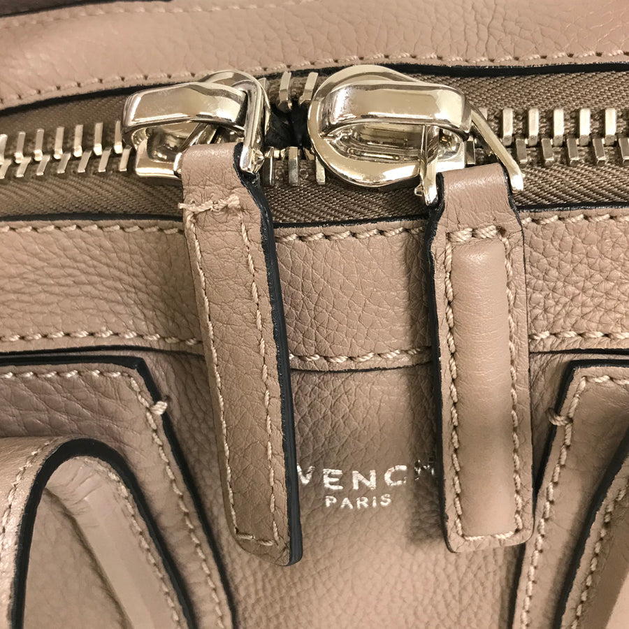 Givenchy Nightingale M BB05097025 286 Hand bag