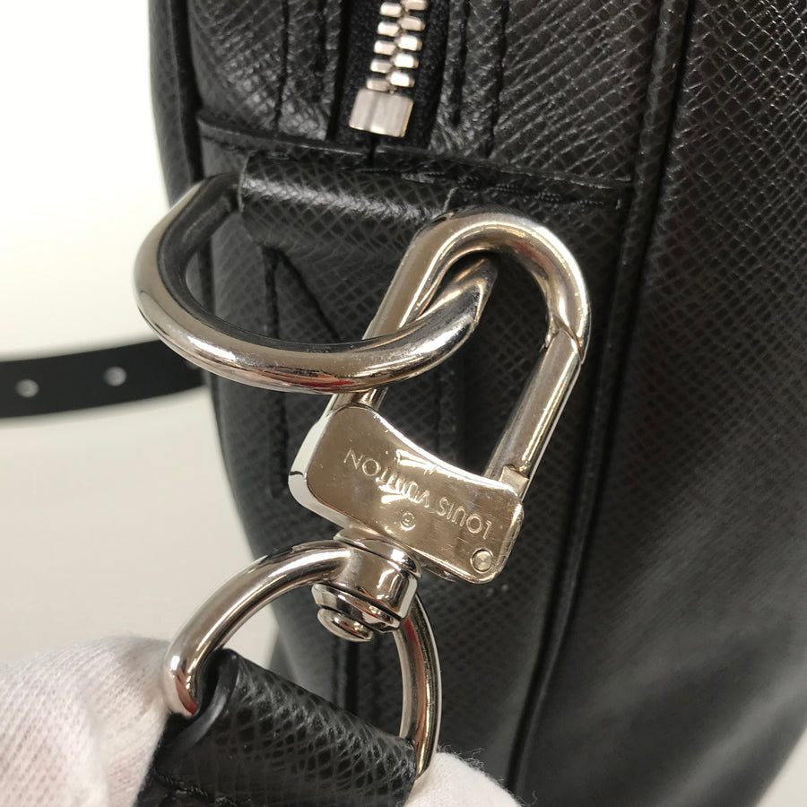 LOUIS VUITTON Taiga Porte Documents Voyage M34418 Briefcase