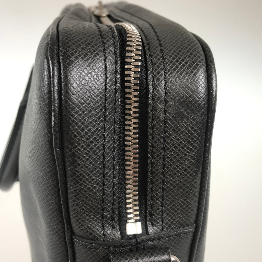LOUIS VUITTON Taiga Porte Documents Voyage M34418 Briefcase