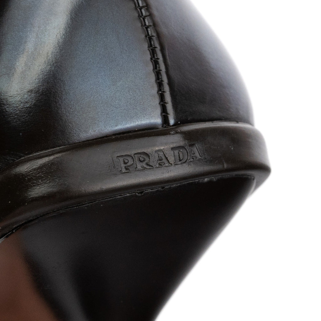 1998 Black Leather Sculpted Sole Kitten Heels
