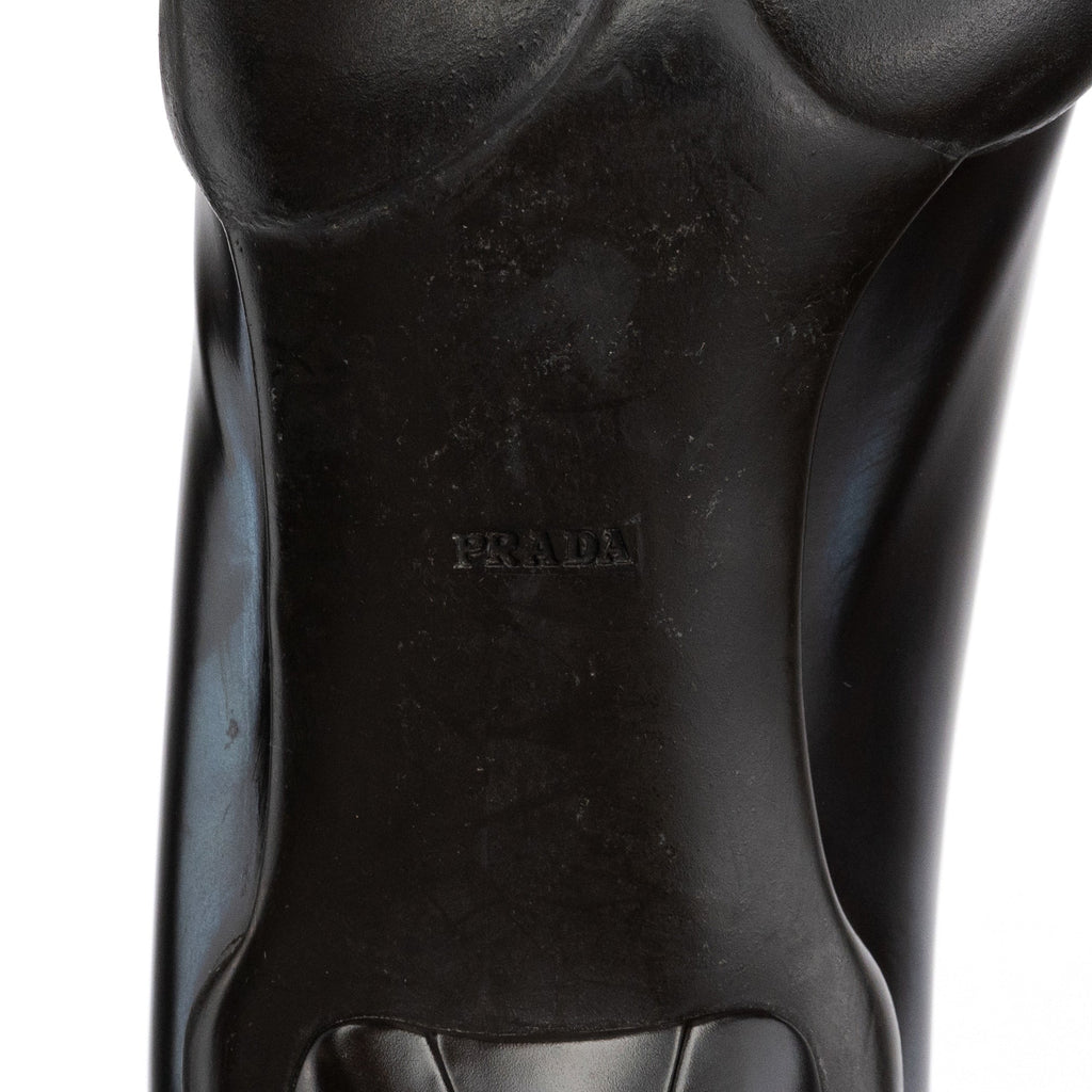 1998 Black Leather Sculpted Sole Kitten Heels