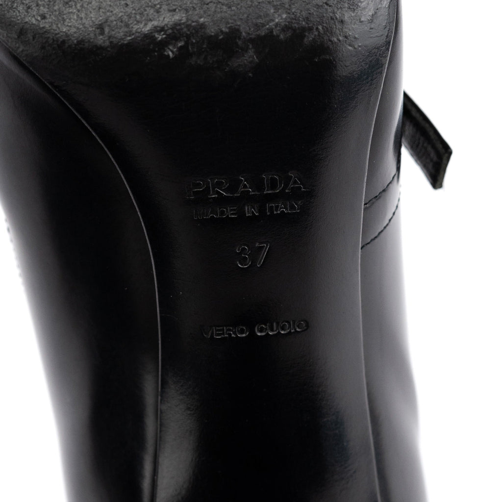 1998 Black Leather Square Toe Mary Jane Pumps
