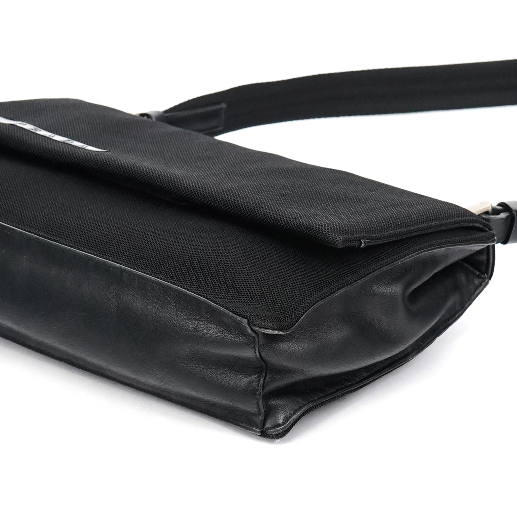 1999 Black Nylon Mesh Sport Shoulder Bag