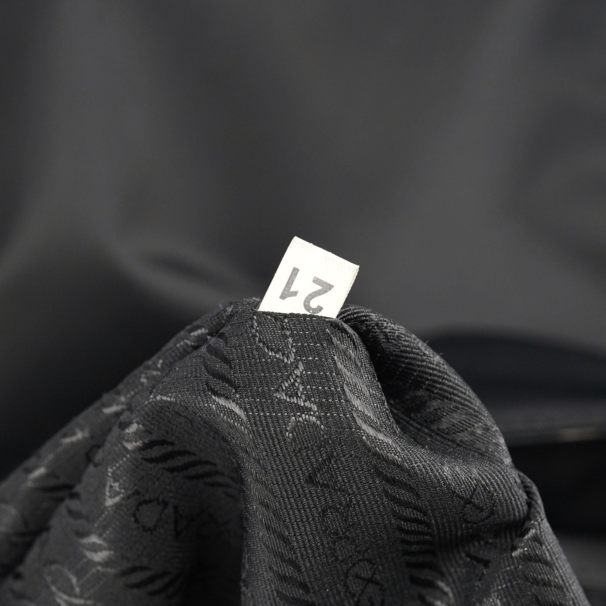 B3864 Black Tessuto City Tote Bag