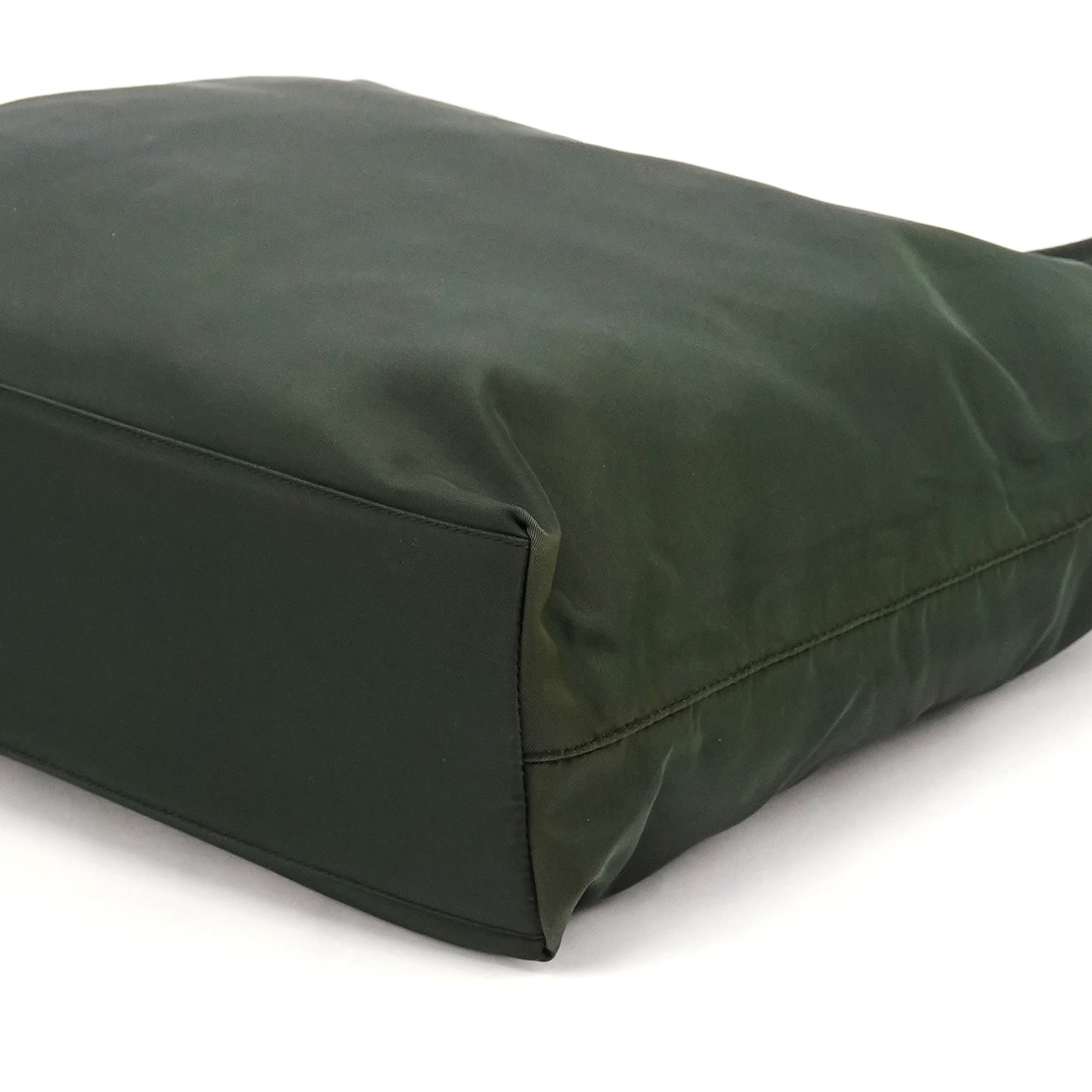 B4681 Green Tessuto City Nylon Tote Bag